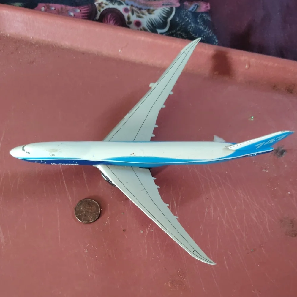 Boeing Blue and White Model Airplane - Picture 2 of 3
